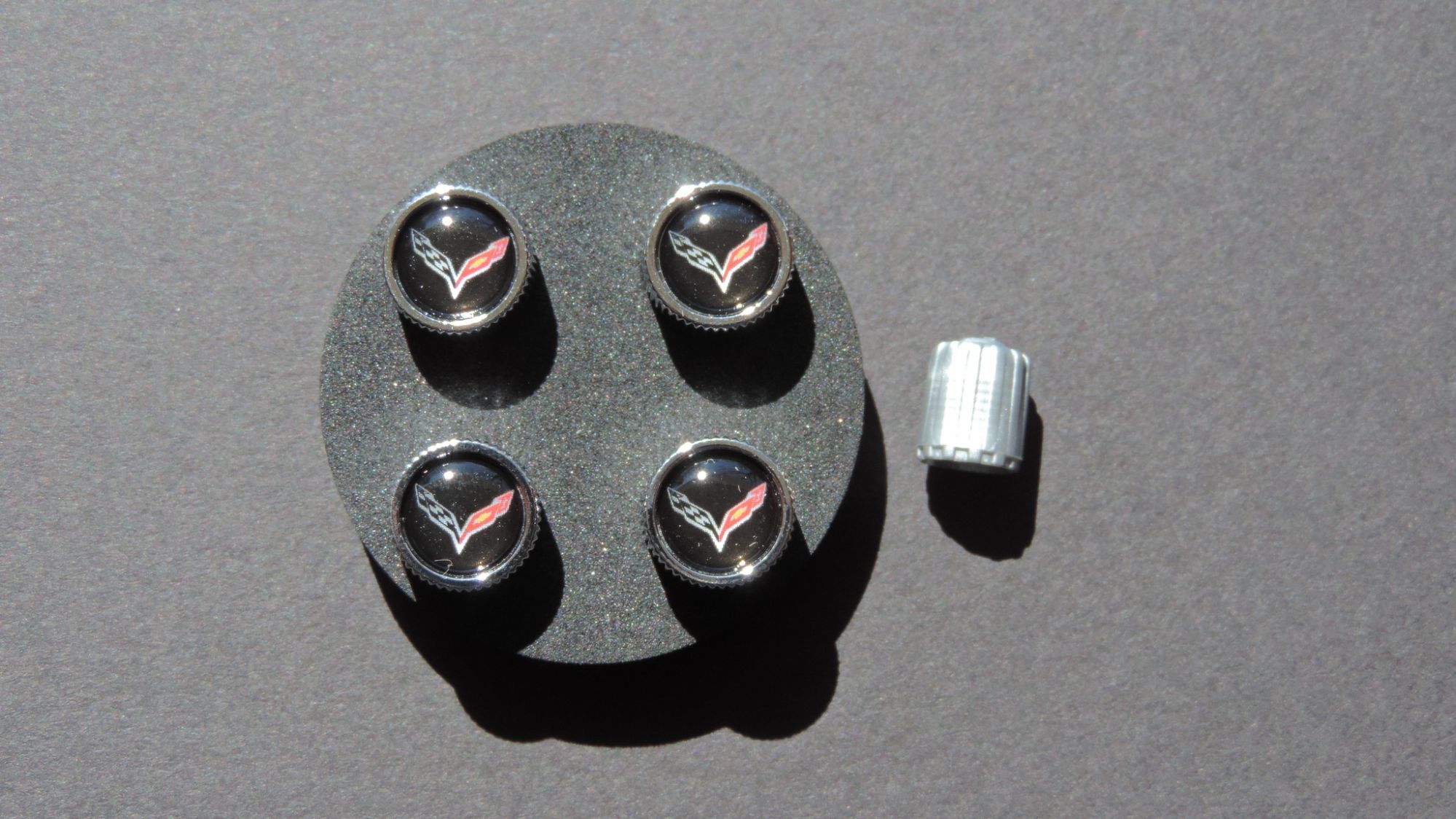 2014-2019 C7 Corvette Valve Stem Cap Kit, GM OEM Part, Black Background w/ C7 Logo